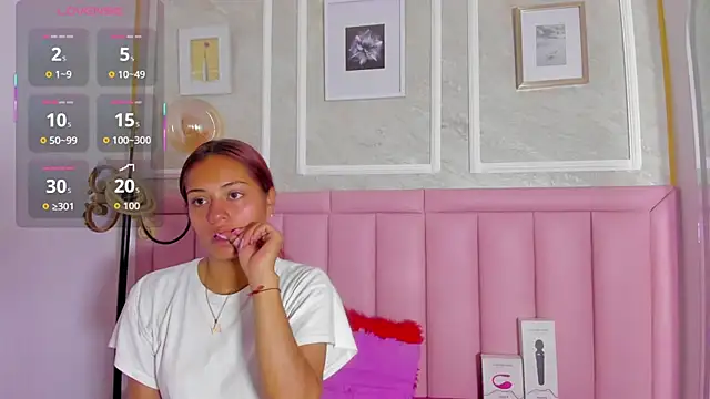 HoollyHendrix online show from February 6, 2026, 9:00 pm