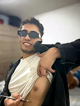 Snapshot of tomy_hot20 chatting on October 11, 2025, 7:59 pm tomy hot20 online show from October 11, 2025, 7:59 pm