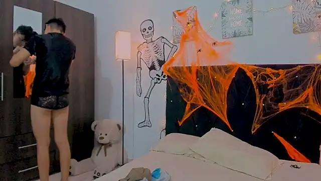 Zacktorres  online show from October 20, 2025, 10:43 pm