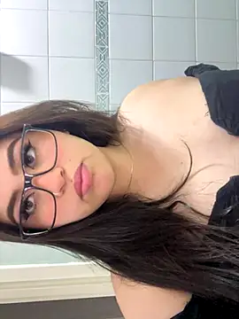 Snapshot of Cherry_kissxx chatting on October 7, 2025, 12:00 am Cherry kissxx online show from October 7, 2025, 12:00 am