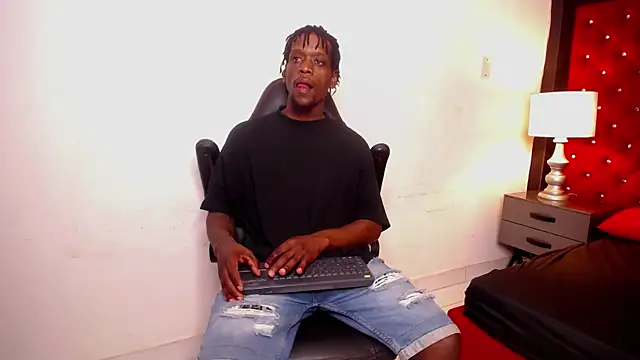 Snapshot of SkylerBigxxx chatting on November 5, 2025, 3:31 am SkylerBigxxx online show from November 5, 2025, 3:31 am