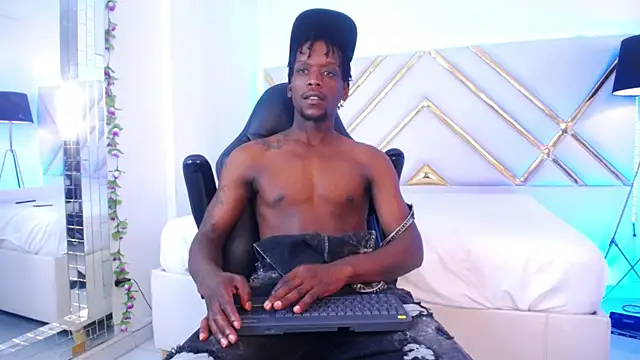 Snapshot of SkylerBigxxx chatting on October 28, 2025, 4:46 am SkylerBigxxx online show from October 28, 2025, 4:46 am