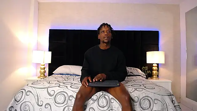 SkylerBigxxx online show from May 3, 2026, 4:39 am
