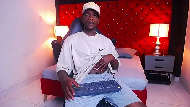 Snapshot of SkylerBigxxx chatting on October 14, 2025, 3:51 am SkylerBigxxx online show from October 14, 2025, 3:51 am