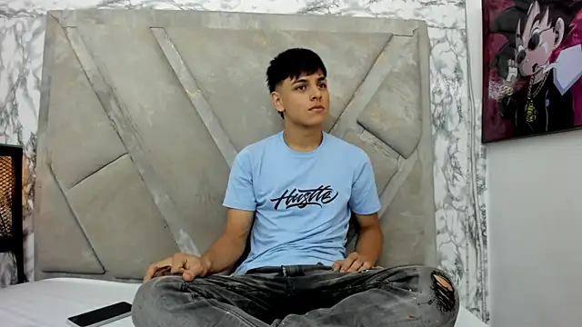 Logan Jhonson online show from November 7, 2025, 2:27 am