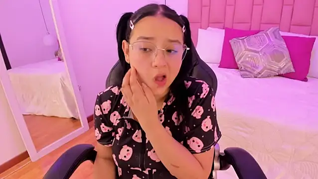 Amy Ferreira online show from January 12, 2026, 2:18 am