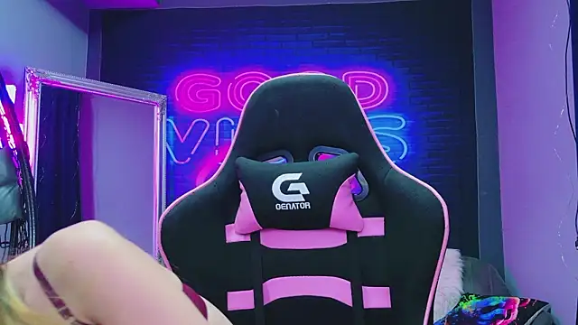 Snapshot of CoraVex chatting on February 3, 2026, 6:40 am CoraVex online show from February 3, 2026, 6:40 am