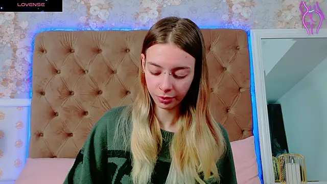 CoraVex online show from October 27, 2025, 3:51 am