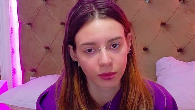 CoraVex online show from April 5, 2026, 4:08 am