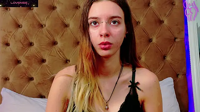 CoraVex online show from November 26, 2025, 5:07 am