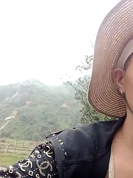 Snapshot of donna-bae chatting on March 25, 2026, 10:03 am donna-bae online show from March 25, 2026, 10:03 am