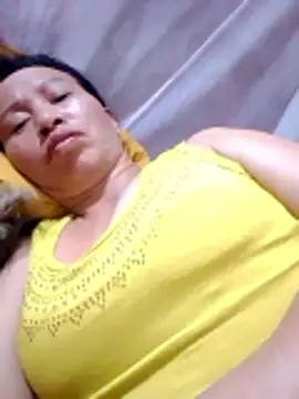 Snapshot of donna-bae chatting on April 11, 2026, 10:02 pm donna-bae online show from April 11, 2026, 10:02 pm