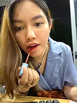 MaiHoang2k online show from December 2, 2025, 11:01 am