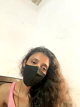 sweetreddy-02 online show from October 16, 2025, 8:33 am