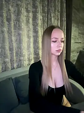 MissOyee online show from November 14, 2025, 6:55 pm