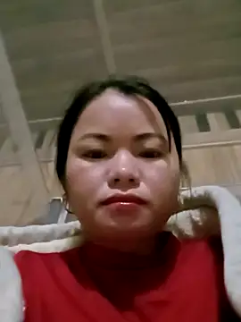 emly-xinh18 online show from November 27, 2025, 1:33 pm