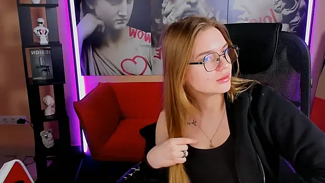 LisaMitchell online show from November 1, 2025, 3:46 am