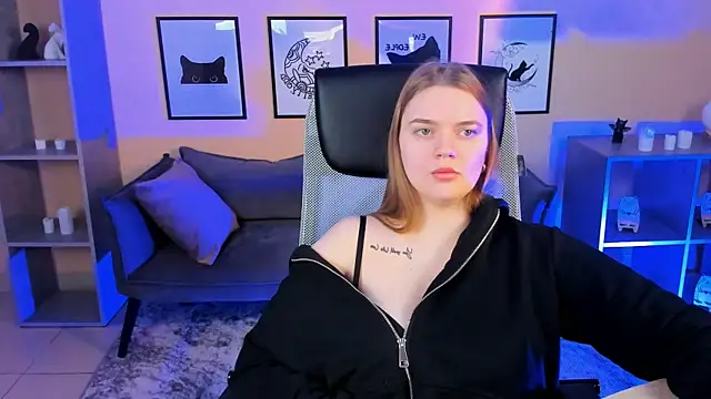 LisaMitchell online show from November 21, 2025, 2:32 am