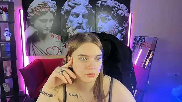 LisaMitchell online show from November 8, 2025, 2:48 am