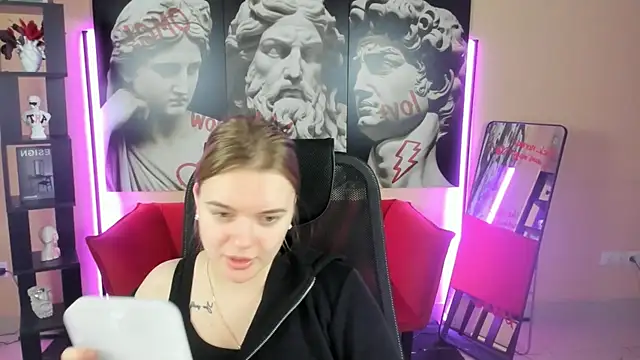 LisaMitchell online show from November 15, 2025, 2:37 am