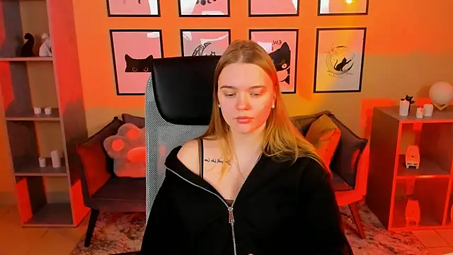 LisaMitchell online show from November 13, 2025, 2:59 am