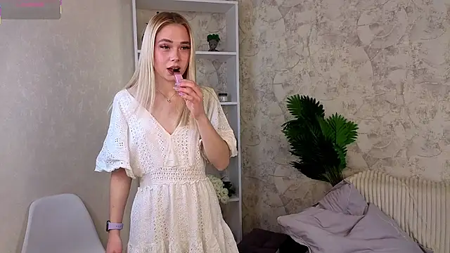 MarniOrdway online show from October 13, 2025, 4:41 pm