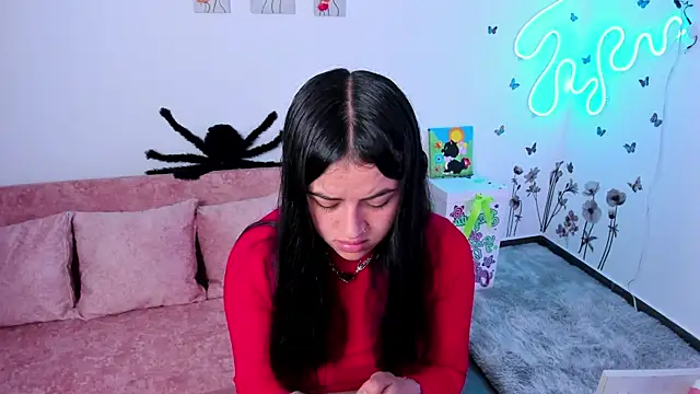 Snapshot of lilielou_ chatting on January 6, 2026, 4:33 pm lilielou online show from January 6, 2026, 4:33 pm