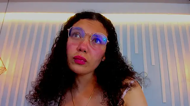 Snapshot of SweetStarr_ chatting on October 13, 2025, 1:56 pm SweetStarr online show from October 13, 2025, 1:56 pm