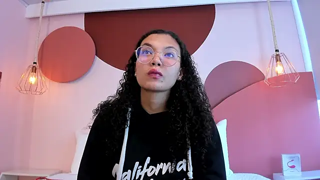 Snapshot of SweetStarr_ chatting on September 25, 2025, 1:17 pm SweetStarr online show from September 25, 2025, 1:17 pm