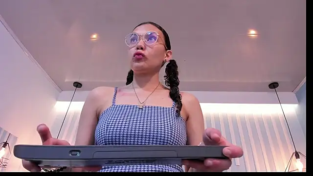 Snapshot of SweetStarr_ chatting on November 6, 2025, 12:31 pm SweetStarr online show from November 6, 2025, 12:31 pm