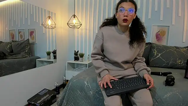 Snapshot of SweetStarr_ chatting on October 21, 2025, 12:37 pm SweetStarr online show from October 21, 2025, 12:37 pm