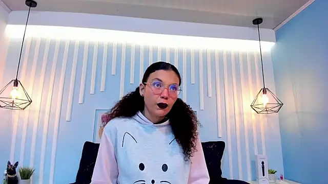 Snapshot of SweetStarr_ chatting on October 28, 2025, 12:15 pm SweetStarr online show from October 28, 2025, 12:15 pm