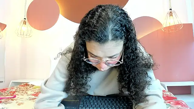 Snapshot of SweetStarr_ chatting on September 30, 2025, 12:55 pm SweetStarr online show from September 30, 2025, 12:55 pm