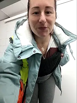 bichota85 online show from March 17, 2026, 11:24 am