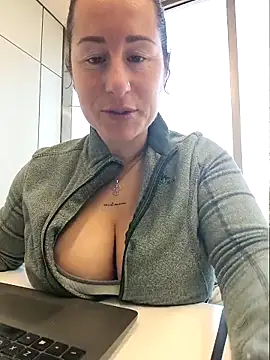 Snapshot of bichota85 chatting on February 23, 2026, 10:49 am bichota85 online show from February 23, 2026, 10:49 am