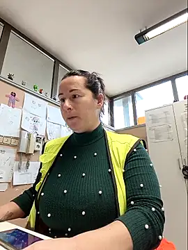 bichota85 online show from March 12, 2026, 12:42 pm