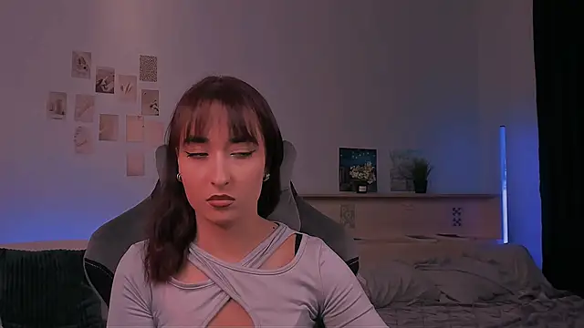 yourfitoviolett online show from October 7, 2025, 7:37 pm