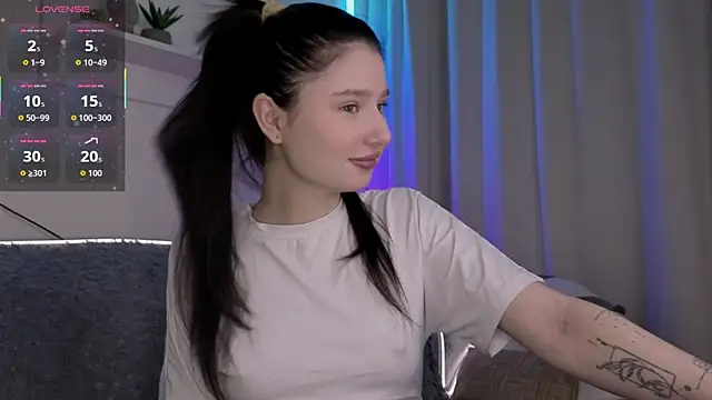  Lua   online show from April 23, 2026, 5:25 pm