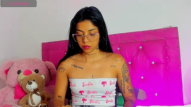 dahiiangomezz online show from April 14, 2026, 10:04 pm