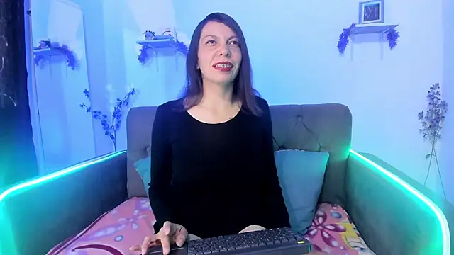 karlaaa   online show from October 16, 2025, 1:52 pm