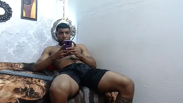 Snapshot of choco_hornyx18 chatting on October 14, 2025, 4:24 am choco hornyx18 online show from October 14, 2025, 4:24 am