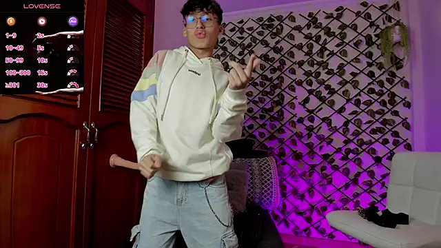 bellmontneon online show from December 19, 2025, 11:23 am