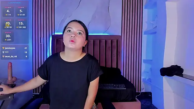 LunaWiill  online show from October 4, 2025, 12:17 pm