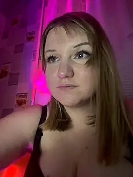 Snapshot of GretieLee chatting on October 6, 2025, 5:35 pm GretieLee online show from October 6, 2025, 5:35 pm
