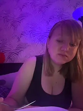 Snapshot of GretieLee chatting on October 10, 2025, 7:04 pm GretieLee online show from October 10, 2025, 7:04 pm