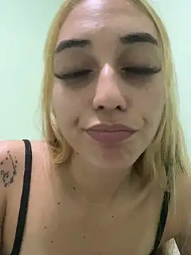 loirinhaaa online show from February 9, 2026, 11:58 pm