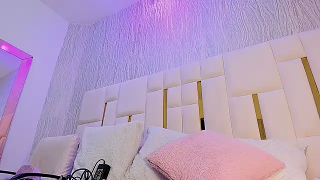 mia vy online show from June 5, 2026, 3:00 am