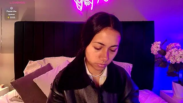 Snapshot of Anna_DH chatting on October 6, 2025, 1:01 pm Anna DH online show from October 6, 2025, 1:01 pm
