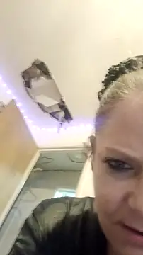 Snapshot of curvybabe88 chatting on November 28, 2025, 4:29 pm curvybabe88 online show from November 28, 2025, 4:29 pm