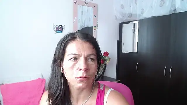camilavargas  online show from October 8, 2025, 8:53 pm